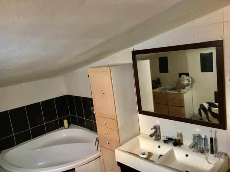 Le Depot Appartement Du Canal 80M2 A Champvert المظهر الخارجي الصورة